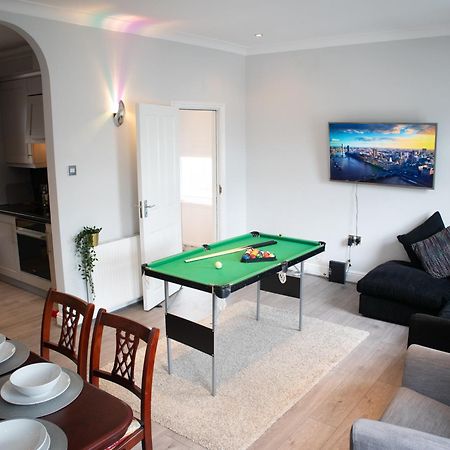 דירות קרוידון Bright Private Terrace - Free Private Parking - Tv - Wifi - Netflix מראה חיצוני תמונה