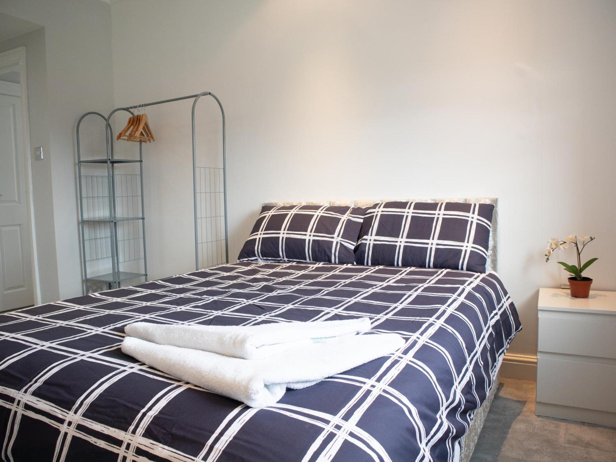 דירות קרוידון Bright Private Terrace - Free Private Parking - Tv - Wifi - Netflix מראה חיצוני תמונה