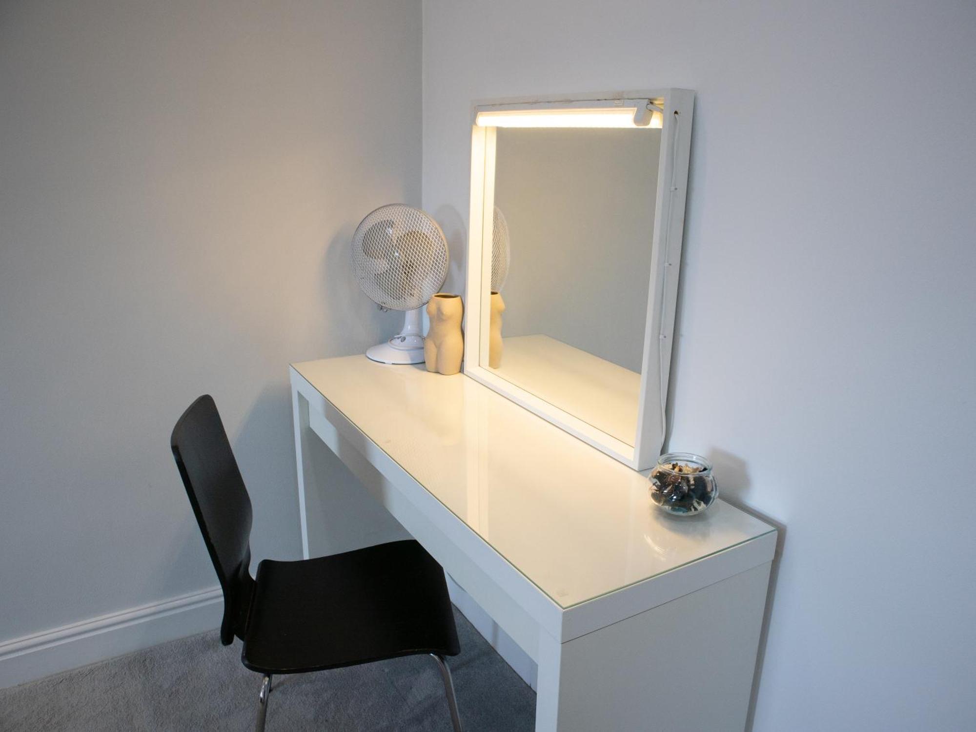 דירות קרוידון Bright Private Terrace - Free Private Parking - Tv - Wifi - Netflix מראה חיצוני תמונה