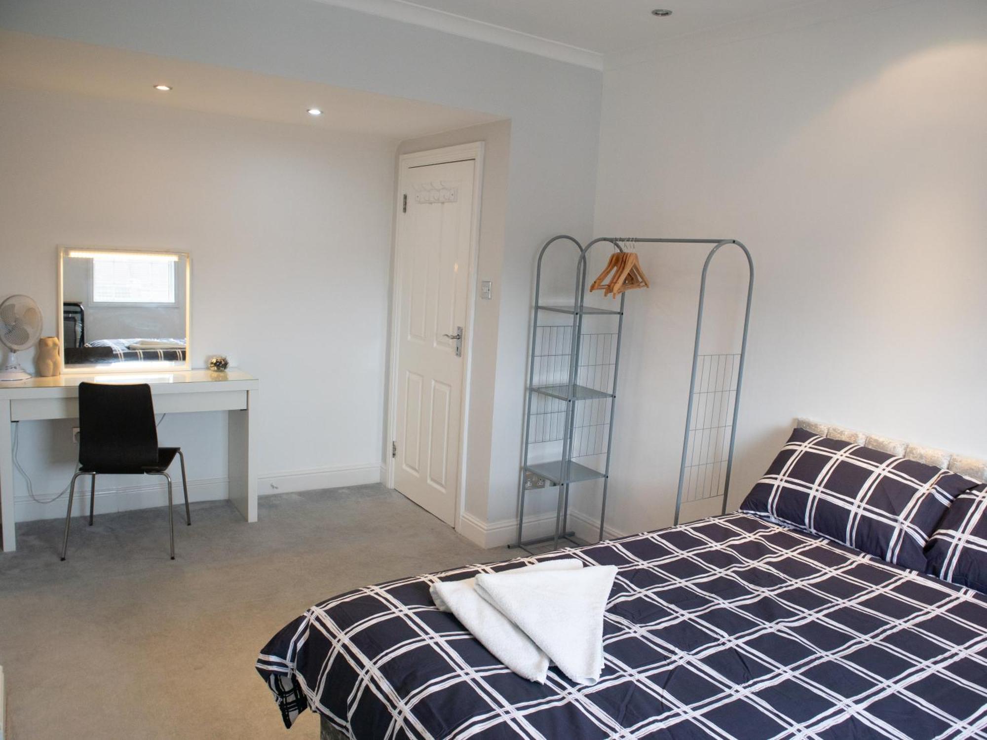 דירות קרוידון Bright Private Terrace - Free Private Parking - Tv - Wifi - Netflix מראה חיצוני תמונה