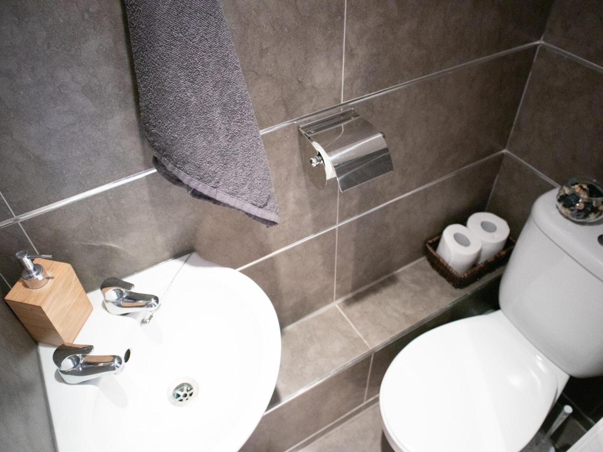 דירות קרוידון Bright Private Terrace - Free Private Parking - Tv - Wifi - Netflix מראה חיצוני תמונה